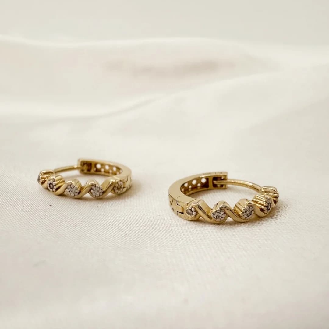 Argolla Diamantada con curvas Oro 10k